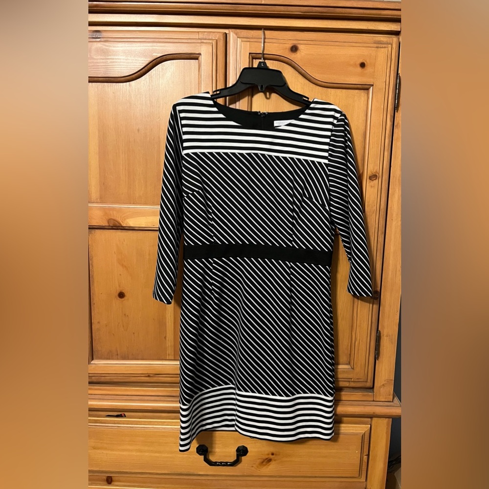 Long sleeve striped fitted knit dress
